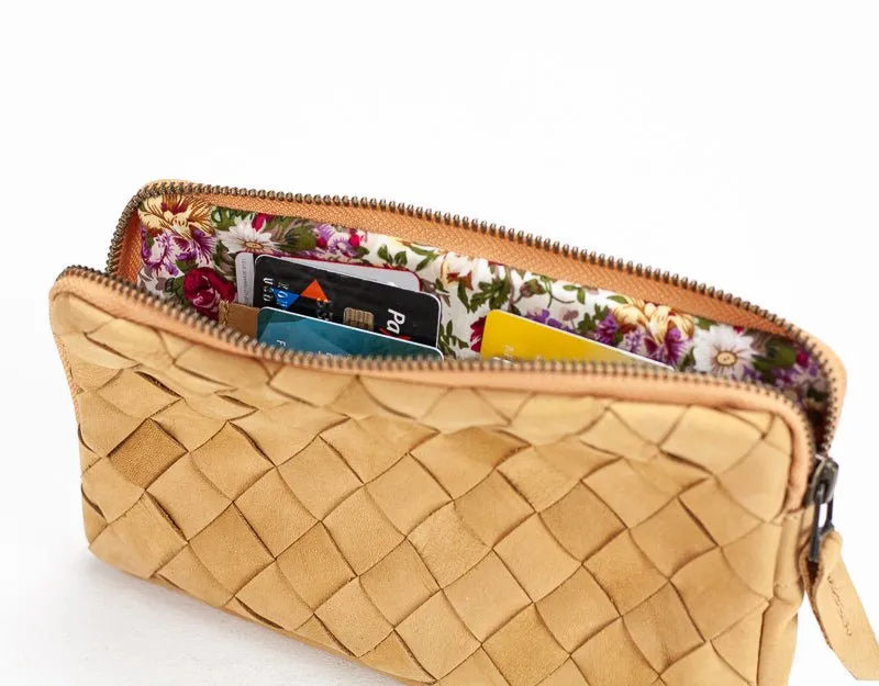 Chloe clutch wallet - Natural brown handwoven leather