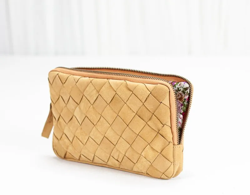 Chloe clutch wallet - Natural brown handwoven leather