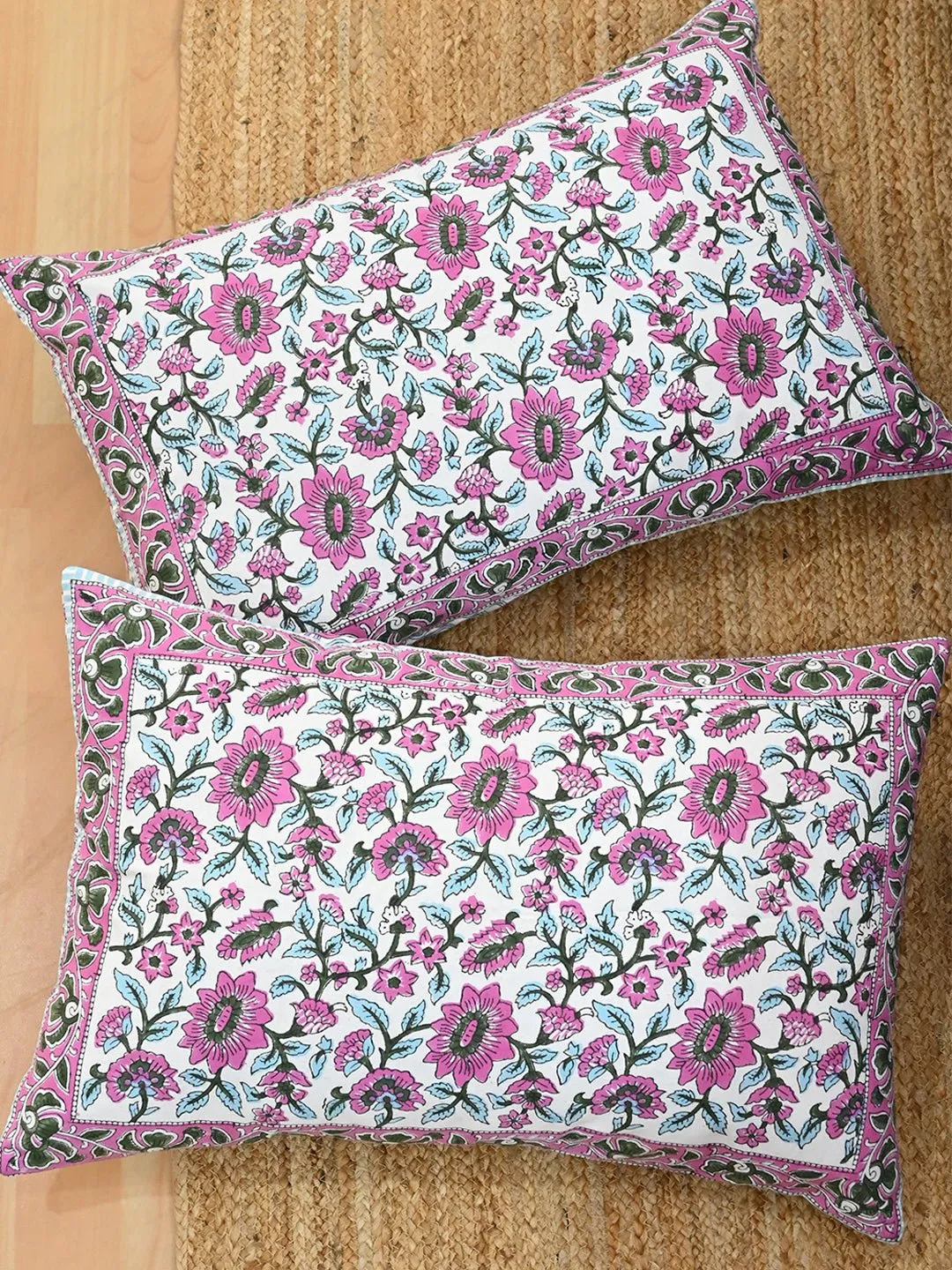 GULMARG PINK COTTON PRINTED DOUBLE BEDSHEET WITH PILLOW