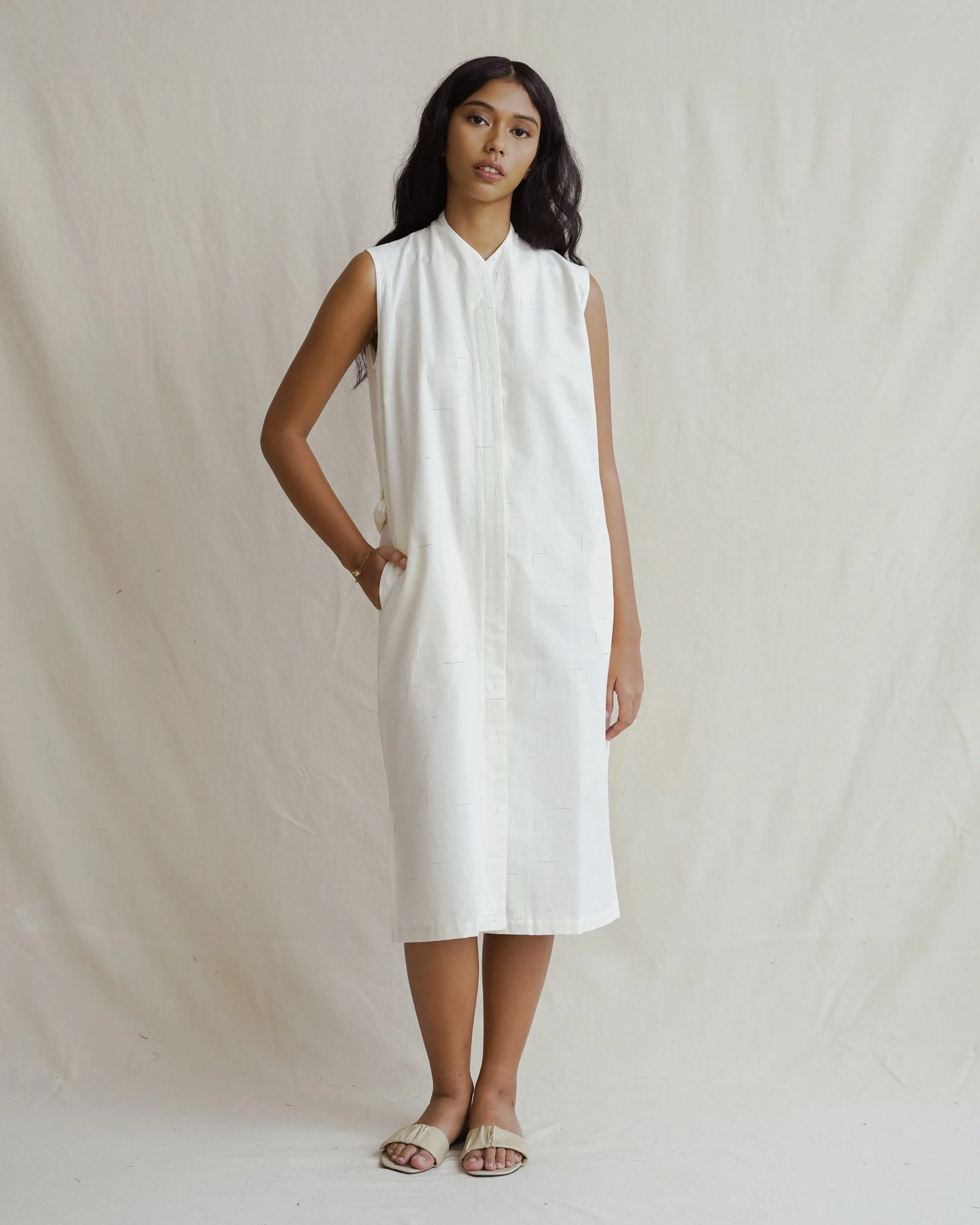 PAGISENJA - Structured Dress